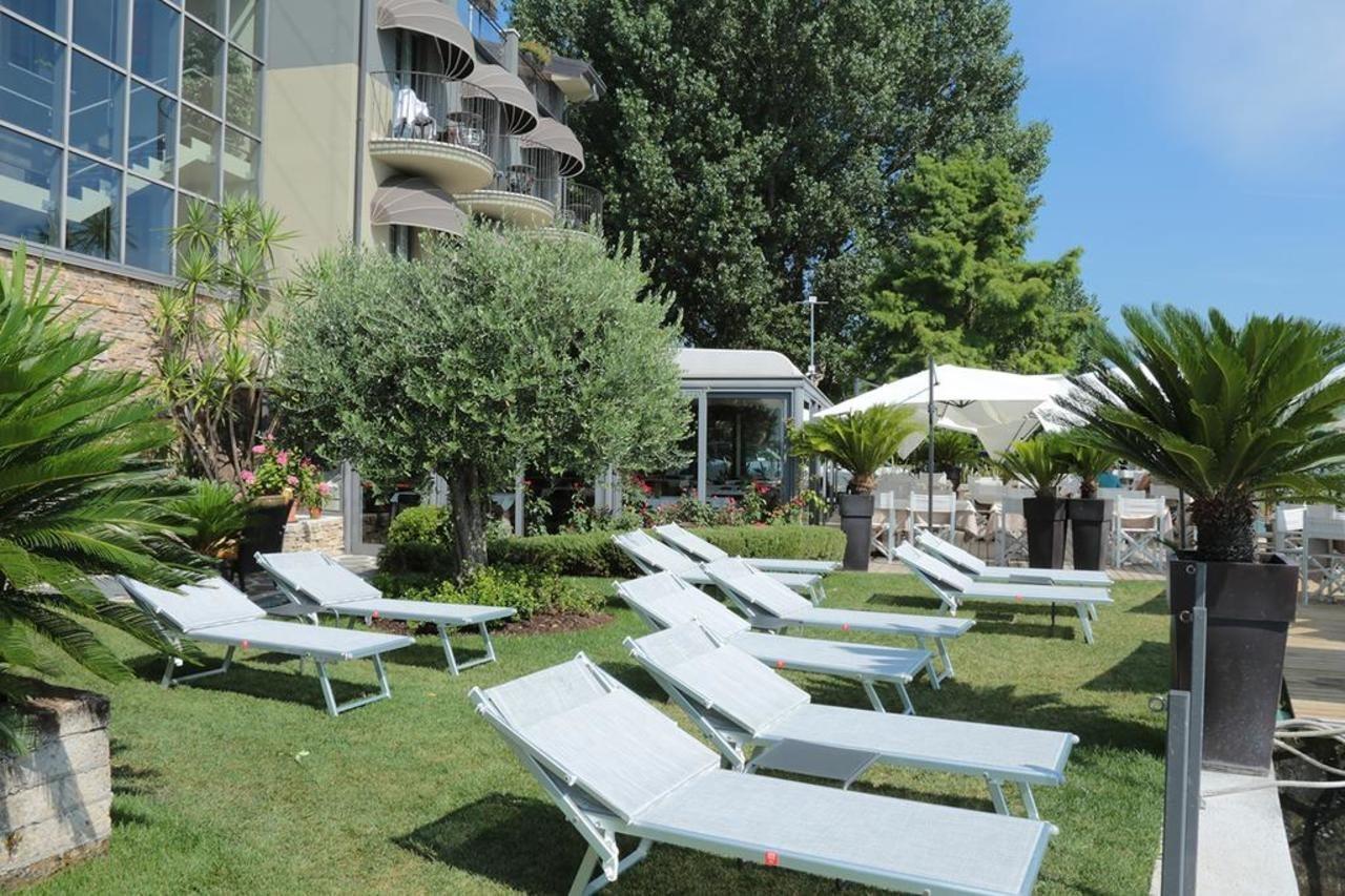 סירמיונה Hotel Aurora מראה חיצוני תמונה