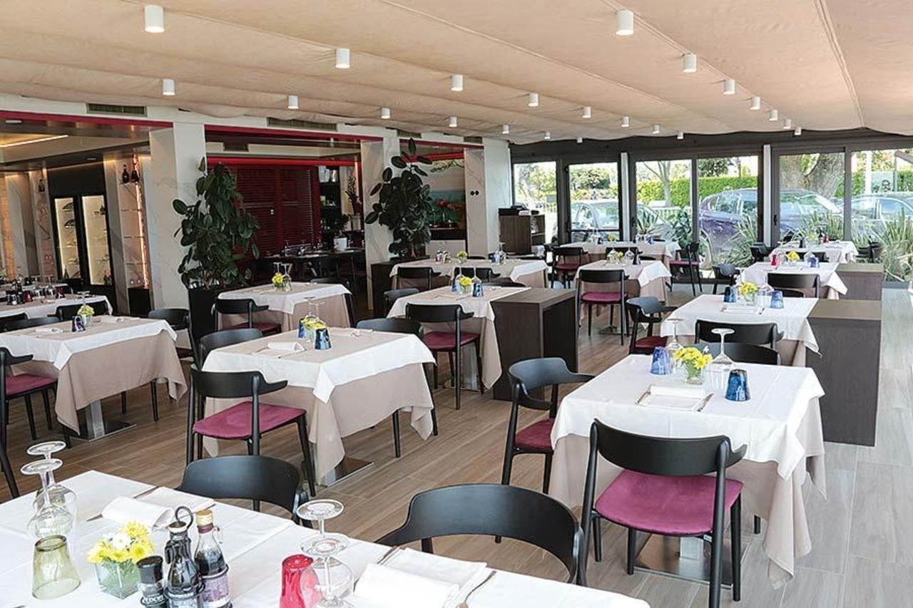 סירמיונה Hotel Aurora מראה חיצוני תמונה