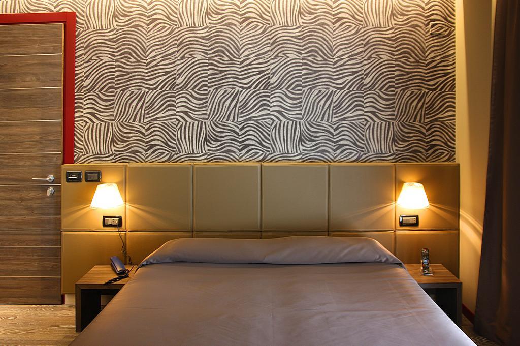סירמיונה Hotel Aurora חדר תמונה