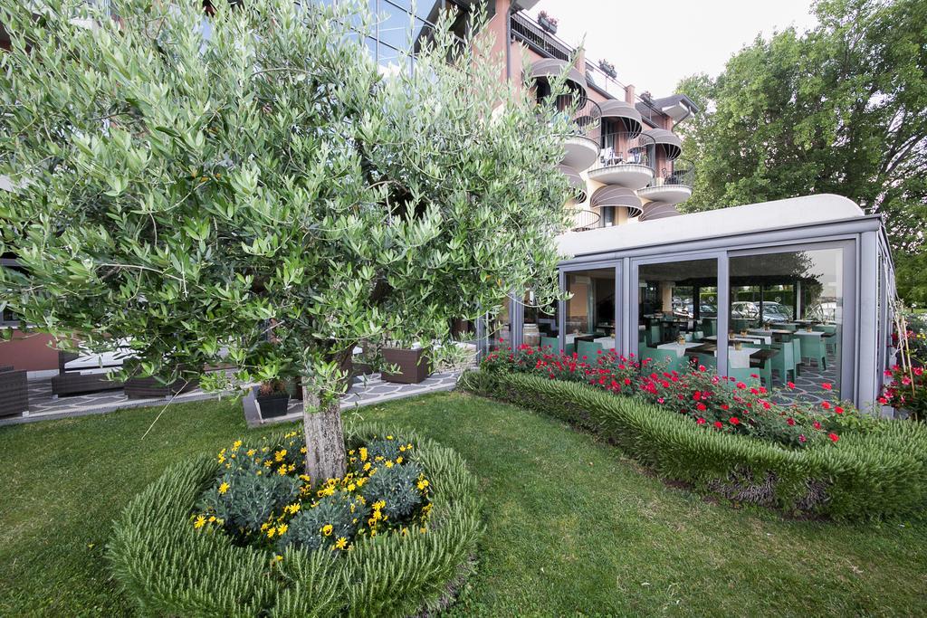 סירמיונה Hotel Aurora מראה חיצוני תמונה
