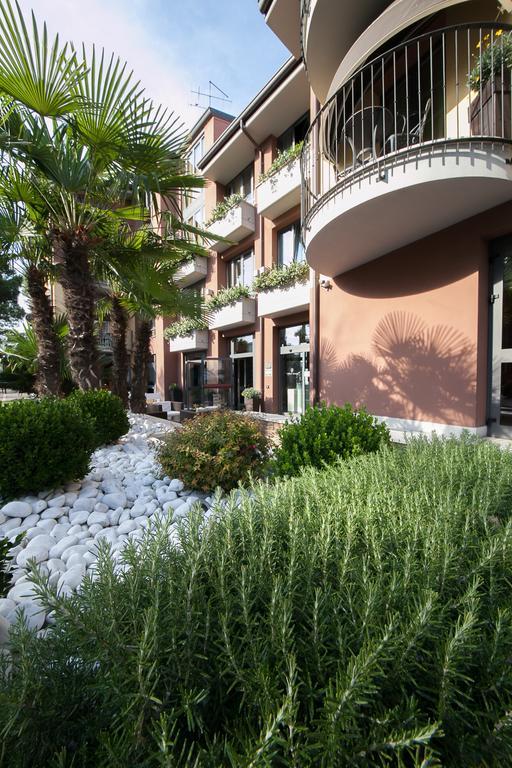 סירמיונה Hotel Aurora מראה חיצוני תמונה