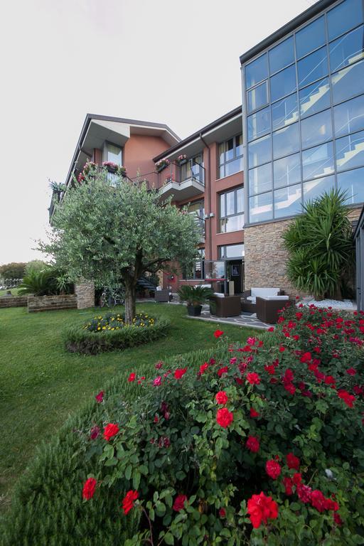 סירמיונה Hotel Aurora מראה חיצוני תמונה