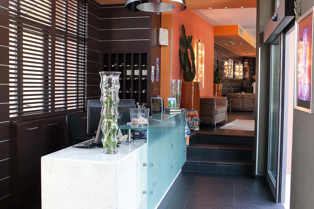 סירמיונה Hotel Aurora מראה חיצוני תמונה