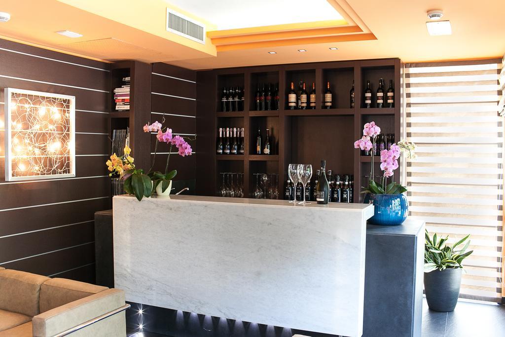 סירמיונה Hotel Aurora מראה חיצוני תמונה