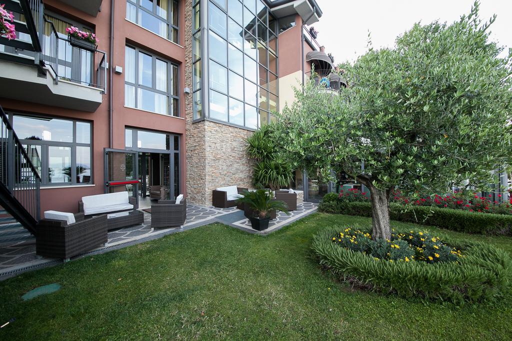 סירמיונה Hotel Aurora מראה חיצוני תמונה