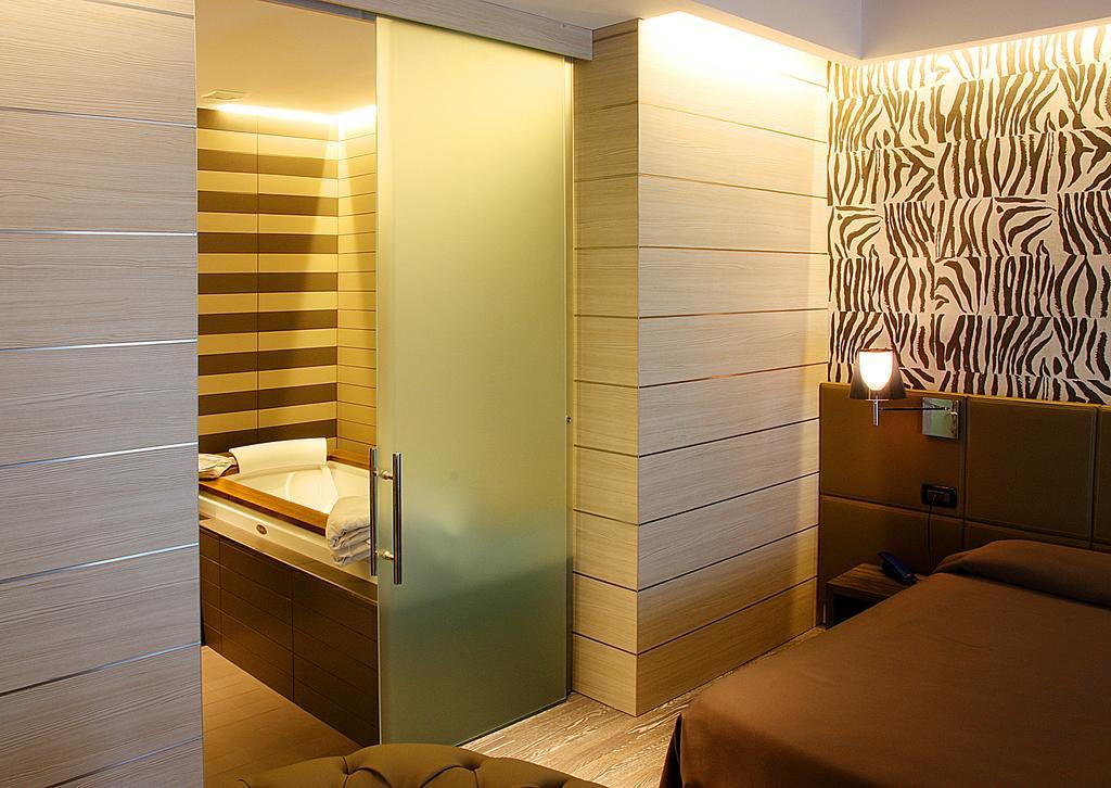 סירמיונה Hotel Aurora חדר תמונה