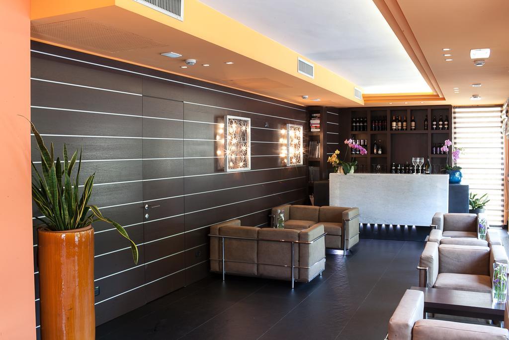 סירמיונה Hotel Aurora מראה חיצוני תמונה