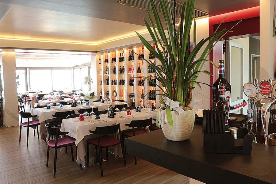 סירמיונה Hotel Aurora מראה חיצוני תמונה