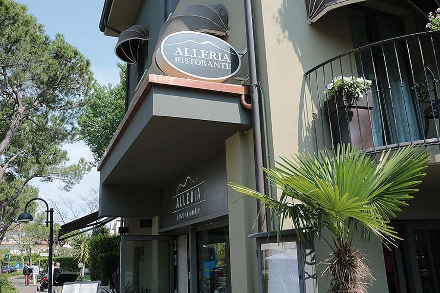 סירמיונה Hotel Aurora מראה חיצוני תמונה