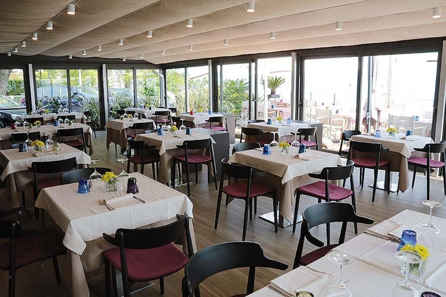 סירמיונה Hotel Aurora מראה חיצוני תמונה