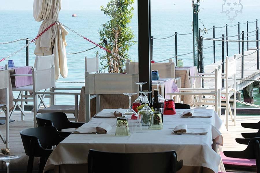 סירמיונה Hotel Aurora מראה חיצוני תמונה